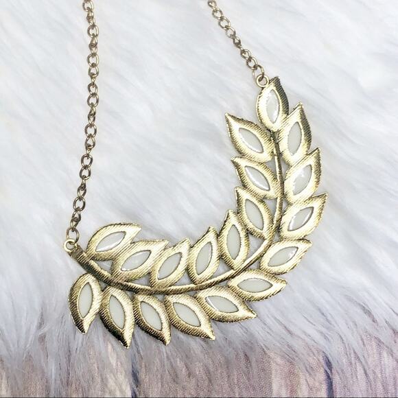 Express White Stone Gold Leaf Pendant Bib Necklace - Picture 3 of 4